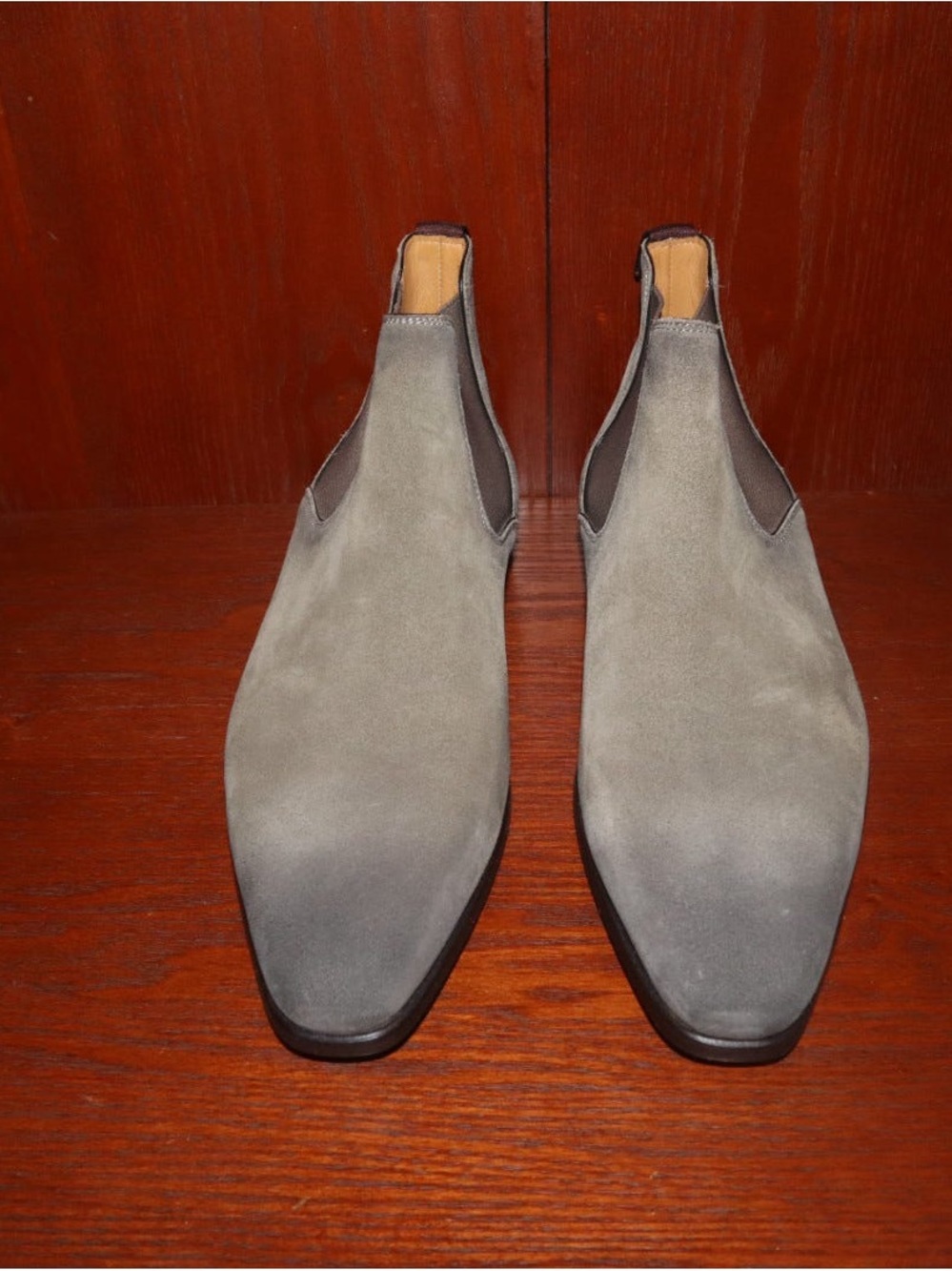 Magnanni Grey Suede Chukka Boots - Slip-On Chelsea Style